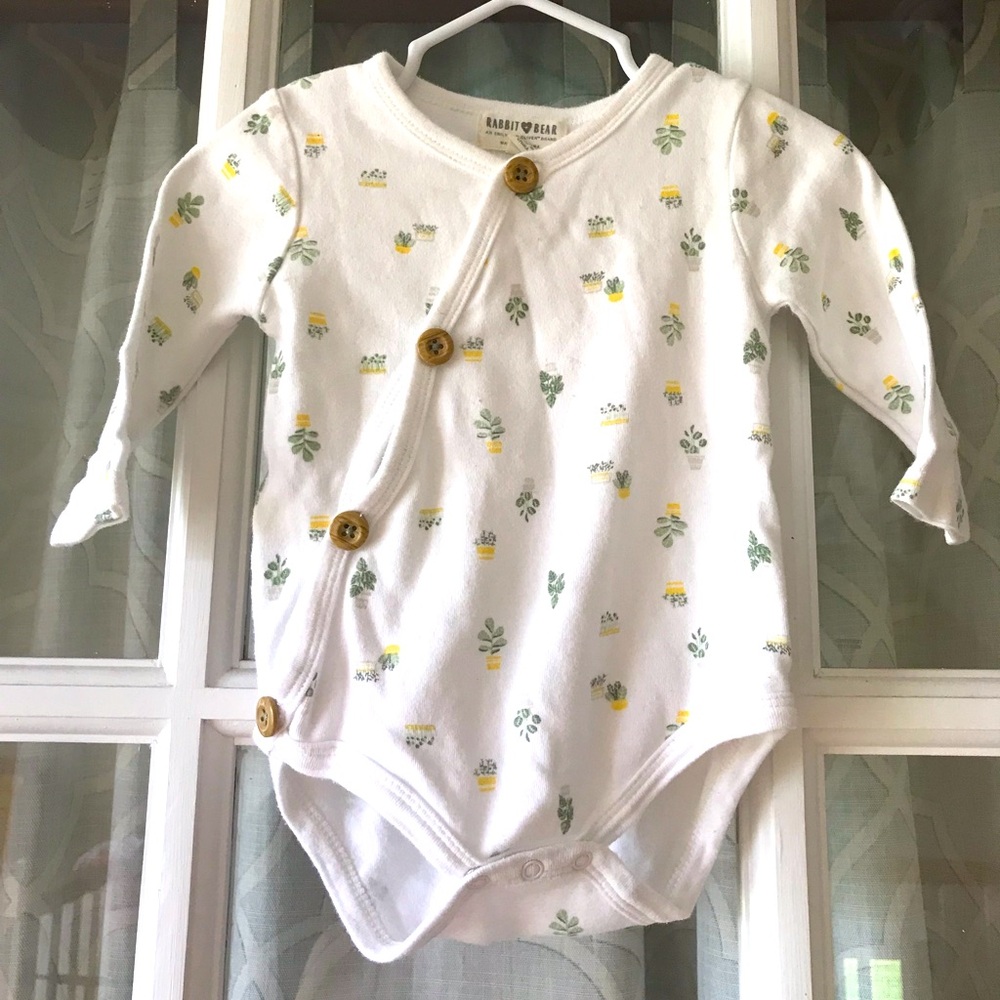 Rabbit Bear organic cotton onesie size 6-9 months in garden theme with plants